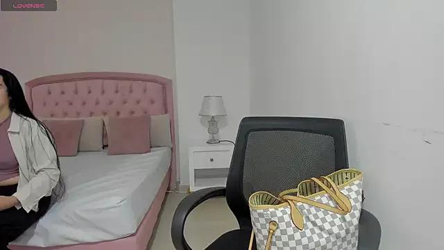 Bella__Wood from StripChat is Freechat