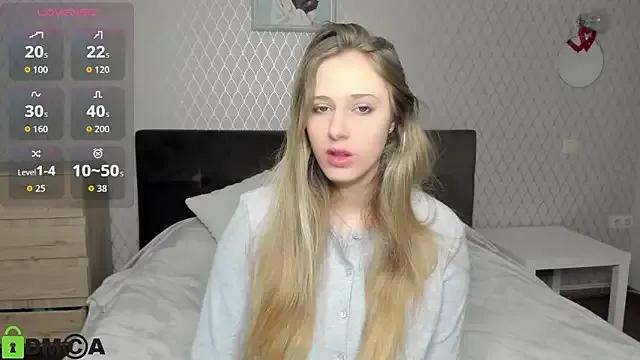 blondy_rina from StripChat is Freechat