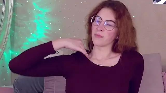 CaitlinMoon from StripChat is Freechat