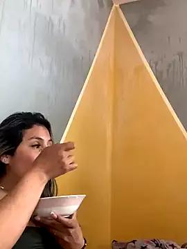 cami-leon from StripChat is Freechat