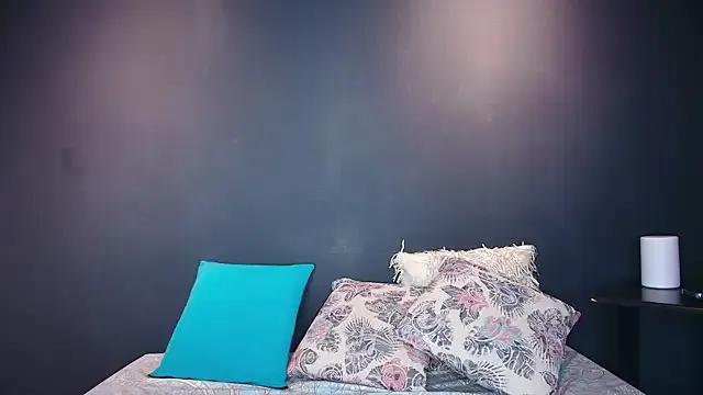 CamilaaSaenz from StripChat is Freechat