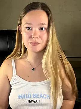 CaramelleSugar_ from StripChat is Freechat