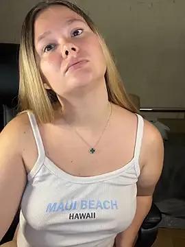CaramelleSugar_ from StripChat is Freechat