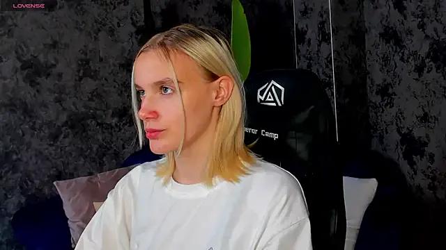 Carolin_Miller from StripChat is Freechat