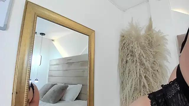 CarolineLee_ from StripChat is Freechat