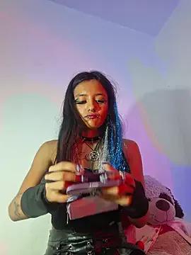 carolinerue from StripChat is Freechat