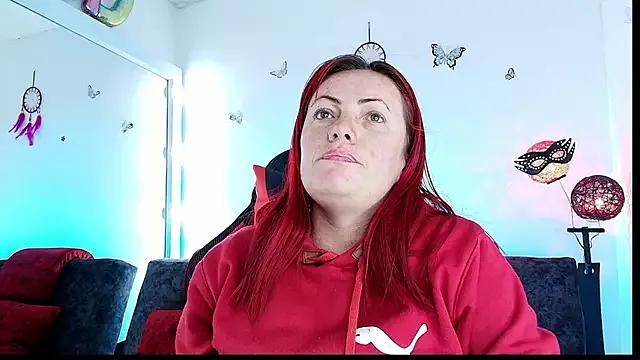 carolinhe_ from StripChat is Freechat