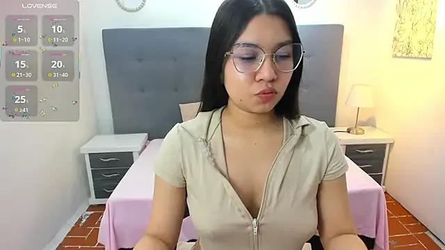 chaneelstark from StripChat is Freechat