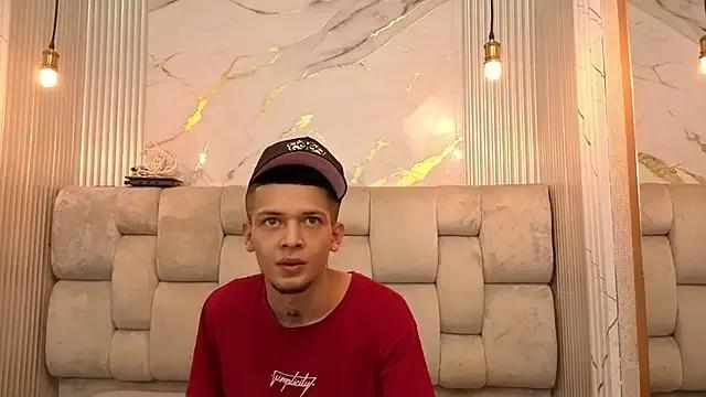 CharlotteandTaylorr from StripChat is Freechat