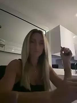 ChasingSunsets-Quinn from StripChat is Freechat
