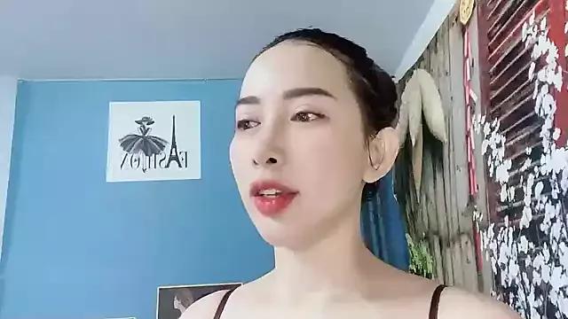 cherry_2005 from StripChat is Freechat