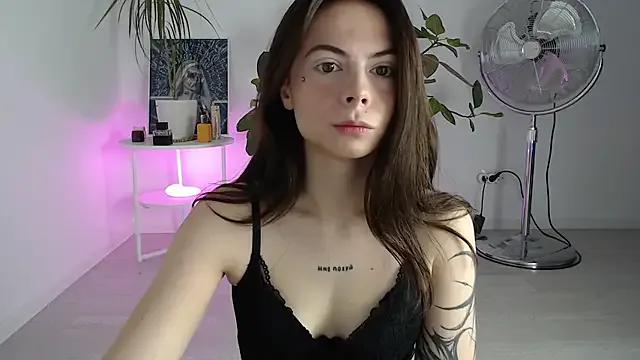 ChloeSummers from StripChat is Freechat