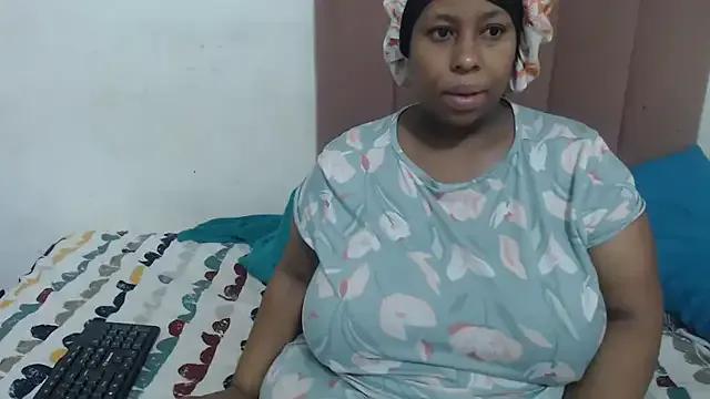 Chubby_Queenx255 from StripChat is Freechat