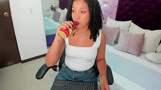 cloe_555 from StripChat is Freechat