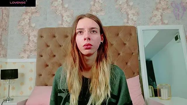 CoraVex from StripChat is Freechat