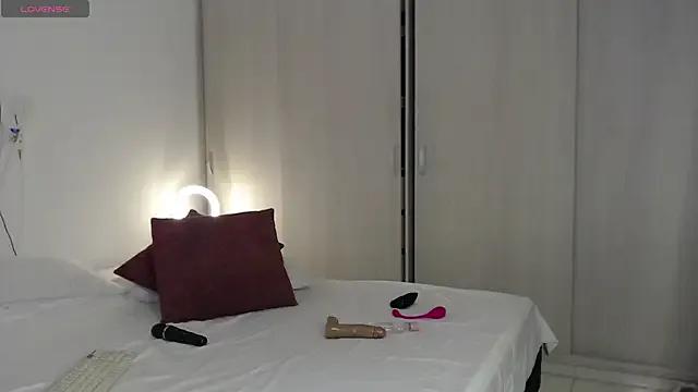 cristal_sexybody from StripChat is Freechat