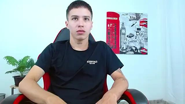 Cumandres18 from StripChat is Freechat