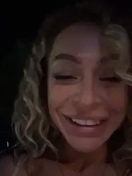 CurlyNatasha from StripChat is Freechat