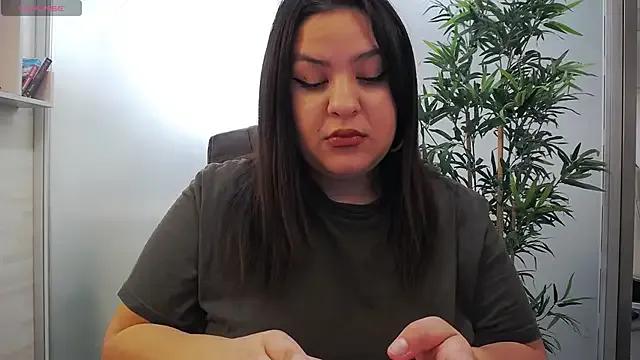 CurvyAleya from StripChat is Freechat
