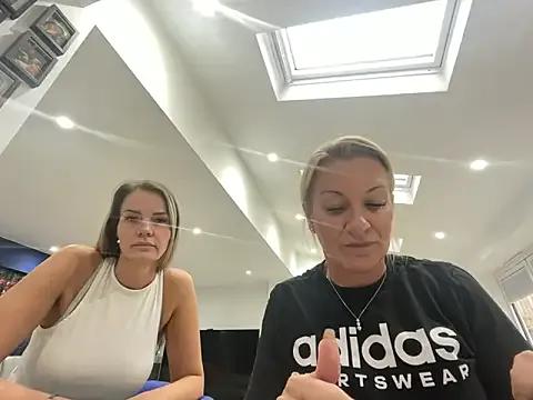 Cutebrowneyes_ from StripChat is Freechat