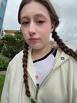 cuteperseon from StripChat is Freechat