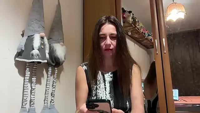 Cyreluna from StripChat is Freechat