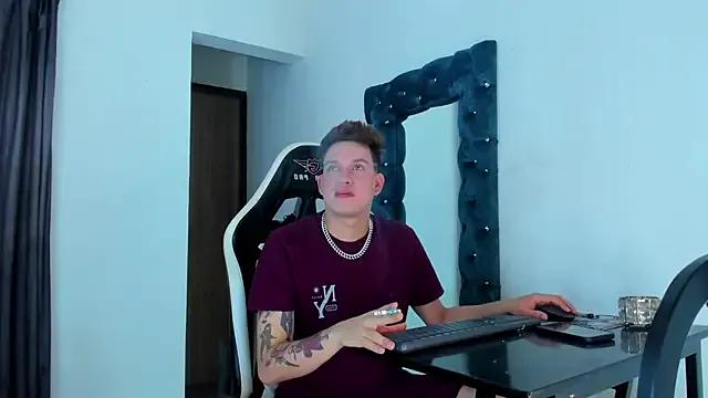 daddys_insanee from StripChat is Freechat