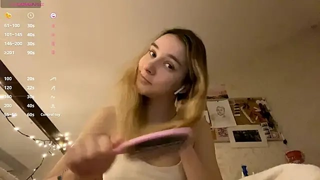 DanaCore on StripChat 