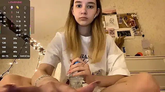 DanaCore on StripChat 