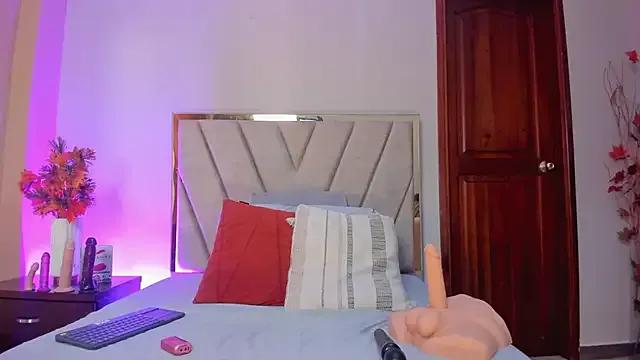 DaphneBeaumont from StripChat is Freechat