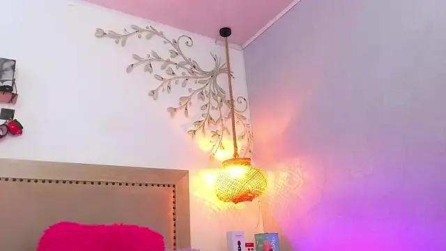 Daphnee-x from StripChat is Freechat