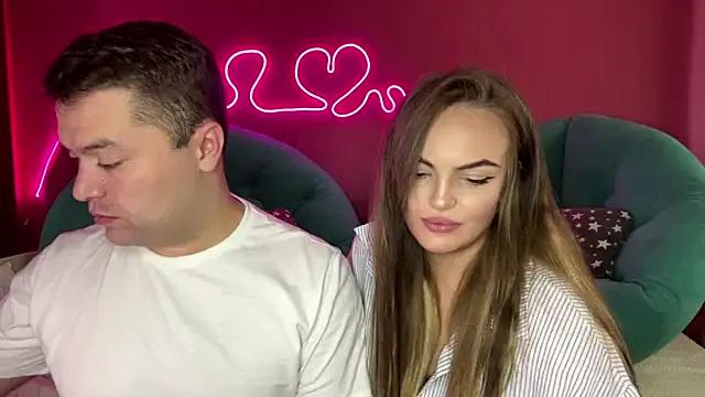 deeplookscouple from StripChat is Freechat