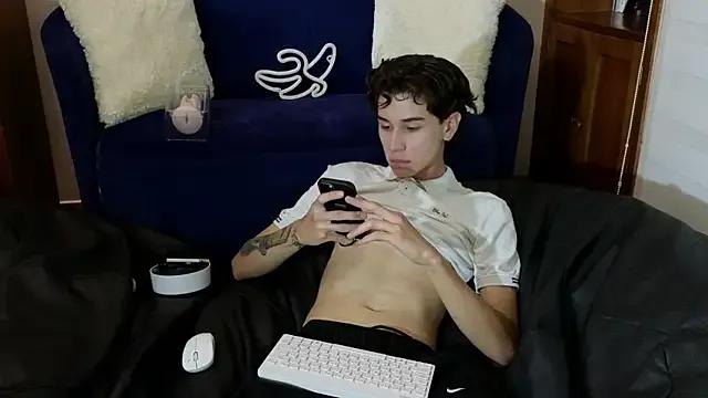 Derekswan from StripChat is Freechat