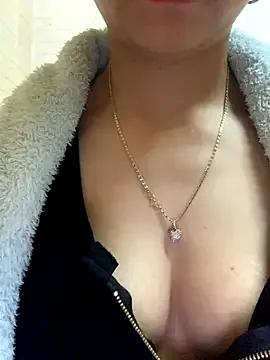 Diana-sexyy from StripChat is Freechat