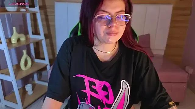 draviana_a_ from StripChat is Freechat