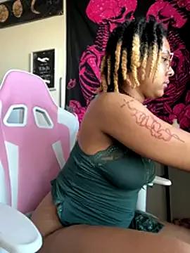 DreaLaLuna from StripChat is Freechat