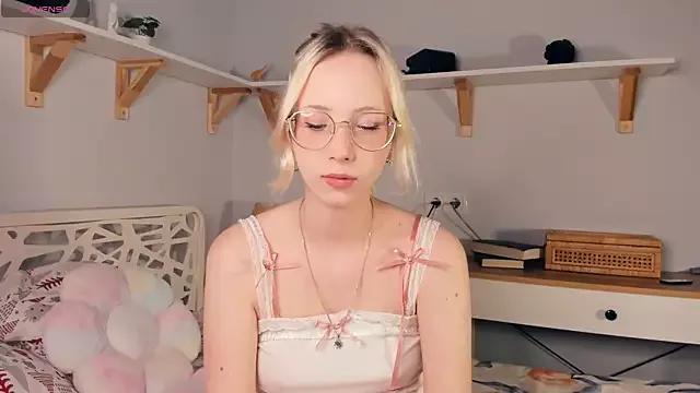 DreammDollt from StripChat is Freechat