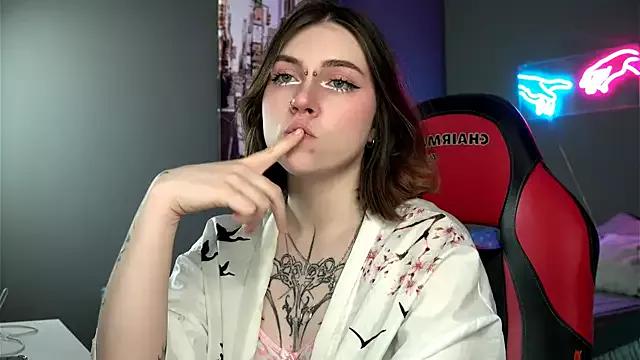 Effie_Woods from StripChat is Freechat