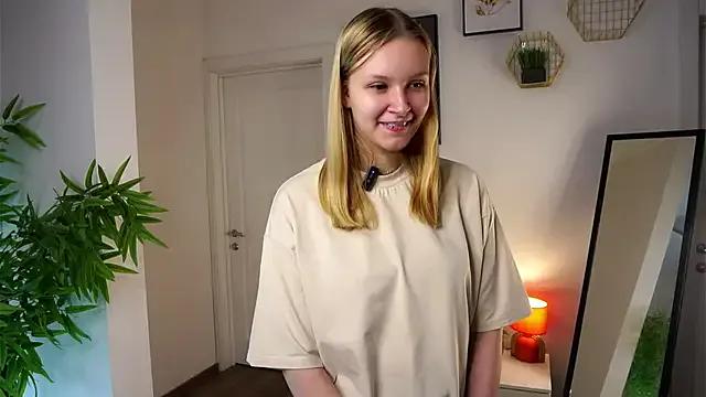 ElissaGlod from StripChat is Freechat