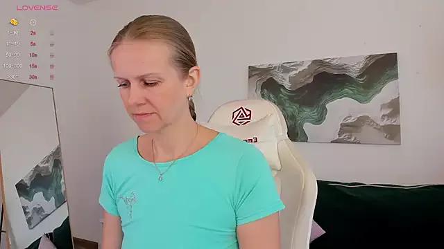 Eliza_Wilsoon from StripChat is Freechat