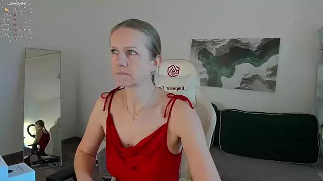 Eliza_Wilsoon from StripChat is Freechat