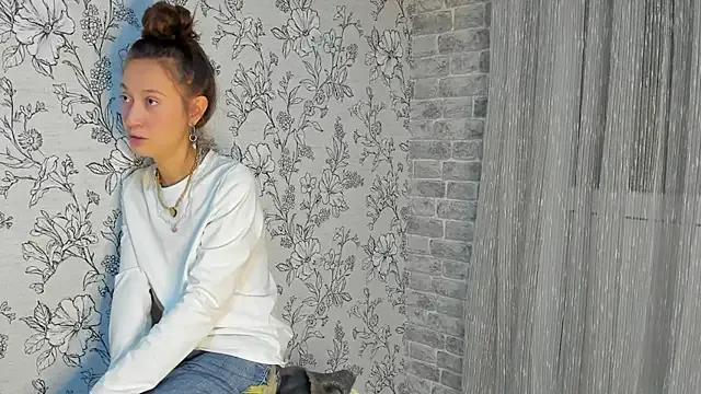 EllaSky_xoxo from StripChat is Freechat