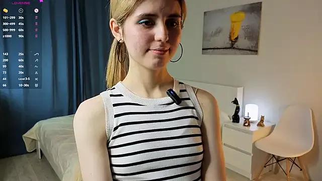 EllieDul from StripChat is Freechat