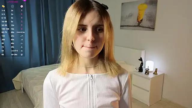 EllieDul from StripChat is Freechat