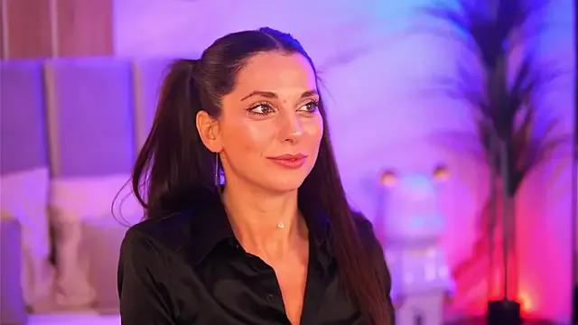 EllyLynn from StripChat is Freechat