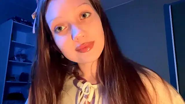 EmiIyKitty from StripChat