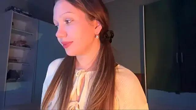EmiIyKitty from StripChat is Freechat