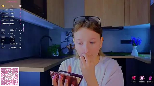 EmiliSaren from StripChat is Freechat