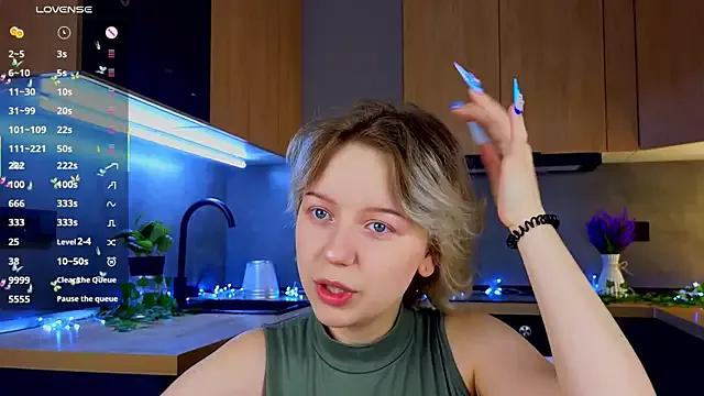 EmiliSaren from StripChat is Freechat