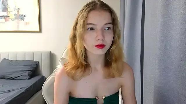 EmilyLuv from StripChat is Freechat